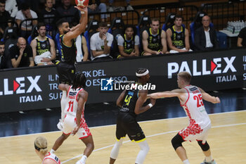 2024-10-13 - Phil Booth (Vanoli Cremona) - VANOLI BASKET CREMONA VS ESTRA PISTOIA - ITALIAN SERIE A - BASKETBALL