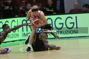 2024-10-13 - Maverik Lewis Rowan (Estra Pistoia) - VANOLI BASKET CREMONA VS ESTRA PISTOIA - ITALIAN SERIE A - BASKETBALL