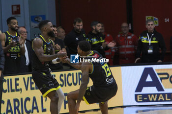 2024-10-13 - Trevor Lacey (Vanoli Cremona) - VANOLI BASKET CREMONA VS ESTRA PISTOIA - ITALIAN SERIE A - BASKETBALL