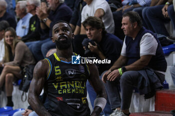 2024-10-13 - Corey Davis (Vanoli Cremona) - VANOLI BASKET CREMONA VS ESTRA PISTOIA - ITALIAN SERIE A - BASKETBALL