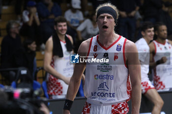 2024-10-13 - Maverik Lewis Rowan (Estra Pistoia) - VANOLI BASKET CREMONA VS ESTRA PISTOIA - ITALIAN SERIE A - BASKETBALL