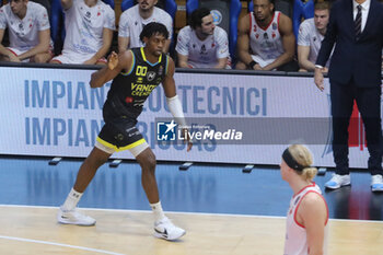 2024-10-13 - Paul Eboua (Vanoli Cremona) - VANOLI BASKET CREMONA VS ESTRA PISTOIA - ITALIAN SERIE A - BASKETBALL