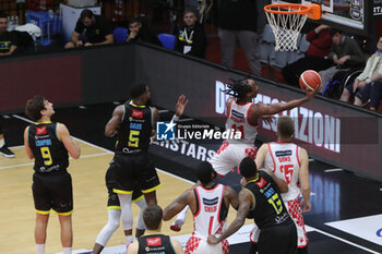 2024-10-13 - Michael Forrest (Estra Pistoia) - VANOLI BASKET CREMONA VS ESTRA PISTOIA - ITALIAN SERIE A - BASKETBALL