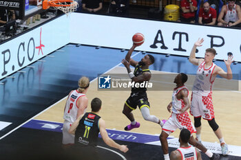 2024-10-13 - Corey Davis (Vanoli Cremona) - VANOLI BASKET CREMONA VS ESTRA PISTOIA - ITALIAN SERIE A - BASKETBALL