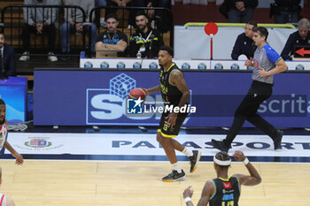 2024-10-13 - Trevor Lacey (Vanoli Cremona) - VANOLI BASKET CREMONA VS ESTRA PISTOIA - ITALIAN SERIE A - BASKETBALL