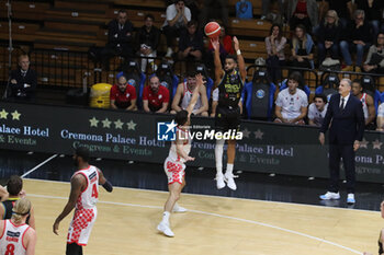 2024-10-13 - Phil Booth (Vanoli Cremona) - VANOLI BASKET CREMONA VS ESTRA PISTOIA - ITALIAN SERIE A - BASKETBALL