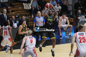 2024-10-13 - Trevor Lacey (Vanoli Cremona) - VANOLI BASKET CREMONA VS ESTRA PISTOIA - ITALIAN SERIE A - BASKETBALL