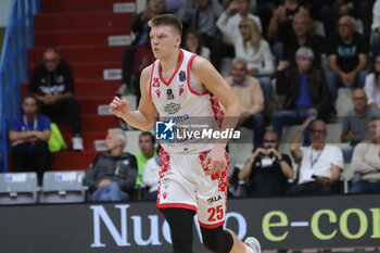 2024-10-13 - Karlis Silins (Estra Pistoia) - VANOLI BASKET CREMONA VS ESTRA PISTOIA - ITALIAN SERIE A - BASKETBALL