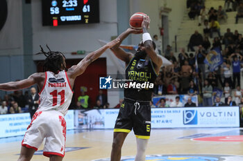 2024-10-13 - Corey Davis (Vanoli Cremona) - VANOLI BASKET CREMONA VS ESTRA PISTOIA - ITALIAN SERIE A - BASKETBALL