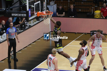 2024-10-13 - Paul Eboua (Vanoli Cremona) - VANOLI BASKET CREMONA VS ESTRA PISTOIA - ITALIAN SERIE A - BASKETBALL