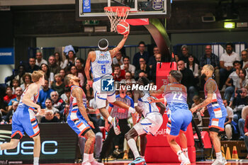 2024-10-12 - Cassius Winston (Unahotels Reggi Emilia) - UNAHOTELS REGGIO EMILIA VS NUTRIBULLET TREVISO BASKET - ITALIAN SERIE A - BASKETBALL