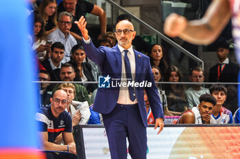 2024-10-12 - Francesco Vitucci coach Nutribullet Treviso - UNAHOTELS REGGIO EMILIA VS NUTRIBULLET TREVISO BASKET - ITALIAN SERIE A - BASKETBALL