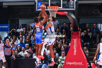 2024-10-12 - Pauly Paulicap (Nutribullet Treviso) against Kwan Cheatham (Unahotels Reggio Emilia) - UNAHOTELS REGGIO EMILIA VS NUTRIBULLET TREVISO BASKET - ITALIAN SERIE A - BASKETBALL