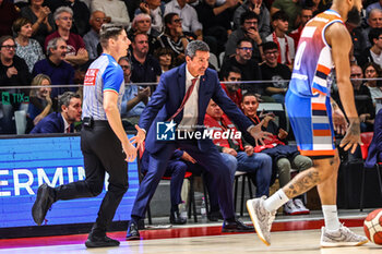 2024-10-12 - Dimitris Priftis coach Unahotels Reggio Emilia - UNAHOTELS REGGIO EMILIA VS NUTRIBULLET TREVISO BASKET - ITALIAN SERIE A - BASKETBALL