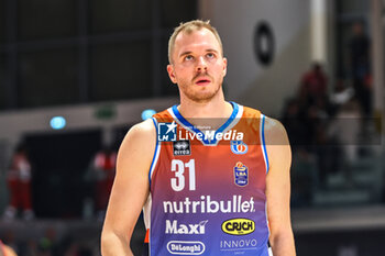 2024-10-12 - Osvaldas Olisevicius (Nutribullet TReviso) - UNAHOTELS REGGIO EMILIA VS NUTRIBULLET TREVISO BASKET - ITALIAN SERIE A - BASKETBALL