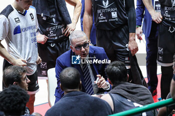 2024-10-12 - De Raffaele Walter (head coach Bertram Derthona Basket Tortona) - BERTRAM DERTHONA TORTONA VS PALLACANESTRO TRIESTE - ITALIAN SERIE A - BASKETBALL