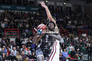 2024-10-12 - #14 Kamagate Ismael Sindou (Bertram Derthona Basket Tortona) - BERTRAM DERTHONA TORTONA VS PALLACANESTRO TRIESTE - ITALIAN SERIE A - BASKETBALL