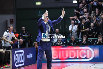 2024-10-12 - De Raffaele Walter (head coach Bertram Derthona Basket Tortona) - BERTRAM DERTHONA TORTONA VS PALLACANESTRO TRIESTE - ITALIAN SERIE A - BASKETBALL