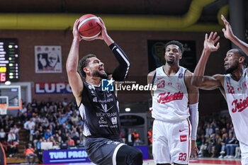 2024-10-12 - # 34 Kyle Weems (Bertram Derthona Basket Tortona) - BERTRAM DERTHONA TORTONA VS PALLACANESTRO TRIESTE - ITALIAN SERIE A - BASKETBALL