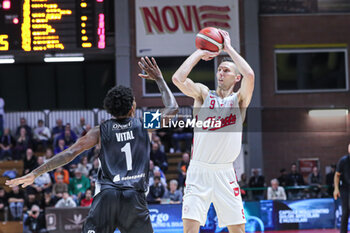 2024-10-12 - #9 Uthoff Jarrod (Pallacanestro Trieste) and #1 Vital Christian (Bertram Derthona Basket Tortona) - BERTRAM DERTHONA TORTONA VS PALLACANESTRO TRIESTE - ITALIAN SERIE A - BASKETBALL