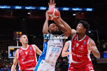 2024-10-13 - Chris Dowe (Germani Brescia) & David McCormack (EA7 Emporio Armani Olimpia Milano) - EA7 EMPORIO ARMANI MILANO VS GERMANI BRESCIA - ITALIAN SERIE A - BASKETBALL