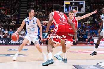 2024-10-13 - Nikola Ivanovic (Germani Brescia) & Zack LeDay (EA7 Emporio Armani Olimpia Milano) - EA7 EMPORIO ARMANI MILANO VS GERMANI BRESCIA - ITALIAN SERIE A - BASKETBALL