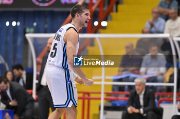 2024-10-19 - Giovanni De Nicolao of Napolibasket calls the fans of Napolibasket before the game between Napolibasket and Vanoli Basket Cremona - NAPOLIBASKET VS VANOLI BASKET CREMONA - ITALIAN SERIE A - BASKETBALL