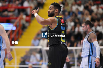 2024-10-19 - Phil Boot of Vanoli Basket Cremona during the match between Napolibasket and Vanoli Basket Cremona - NAPOLIBASKET VS VANOLI BASKET CREMONA - ITALIAN SERIE A - BASKETBALL