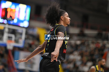 2024-10-19 - Tajon Jones of Vanoli Basket Cremona celebrates after scoring during the match between Napolibasket and Vanoli Basket Cremona - NAPOLIBASKET VS VANOLI BASKET CREMONA - ITALIAN SERIE A - BASKETBALL