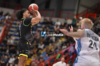 2024-10-19 - Tajon Jones of Vanoli Basket Cremona during the match between Napolibasket and Vanoli Basket Cremona - NAPOLIBASKET VS VANOLI BASKET CREMONA - ITALIAN SERIE A - BASKETBALL