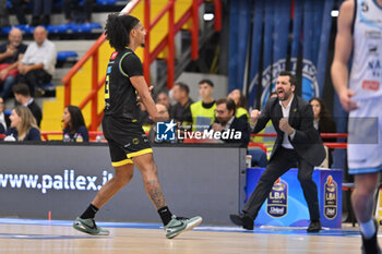 2024-10-19 - Tajon Jones of Vanoli Basket Cremona celebrates after scoring during the match between Napolibasket and Vanoli Basket Cremona - NAPOLIBASKET VS VANOLI BASKET CREMONA - ITALIAN SERIE A - BASKETBALL