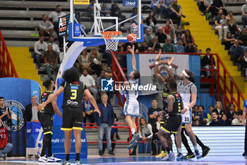 2024-10-19 - Giovanni De Nicolao of Napolibasket scores during the match between Napolibasket and Vanoli Basket Cremona - NAPOLIBASKET VS VANOLI BASKET CREMONA - ITALIAN SERIE A - BASKETBALL