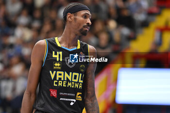 2024-10-19 - Tariq Owens of Vanoli Basket Cremona - NAPOLIBASKET VS VANOLI BASKET CREMONA - ITALIAN SERIE A - BASKETBALL