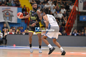 2024-10-19 - Corey Davis of Vanoli Basket Cremona - NAPOLIBASKET VS VANOLI BASKET CREMONA - ITALIAN SERIE A - BASKETBALL