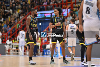 2024-10-19 - Corey Davis of Vanoli Basket Cremona and Tajon Jones of Vanoli Basket Cremona - NAPOLIBASKET VS VANOLI BASKET CREMONA - ITALIAN SERIE A - BASKETBALL