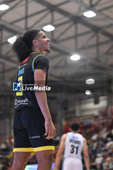 2024-10-19 - Tajon Jones of Vanoli Basket Cremona during the match between Napolibasket and Vanoli Basket Cremona - NAPOLIBASKET VS VANOLI BASKET CREMONA - ITALIAN SERIE A - BASKETBALL