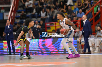 2024-10-19 - Charles Manning Jr of Napolibasket and Tajon Jones of Vanoli Basket Cremona in action during the match between Napolibasket and Pallacanestro Trieste - NAPOLIBASKET VS VANOLI BASKET CREMONA - ITALIAN SERIE A - BASKETBALL