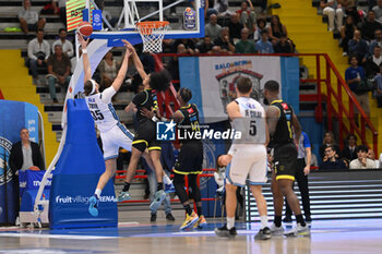 2024-10-19 - Leonardo Tote of Napolibasket scores during the match between Napolibasket and Vanoli Basket Cremona - NAPOLIBASKET VS VANOLI BASKET CREMONA - ITALIAN SERIE A - BASKETBALL