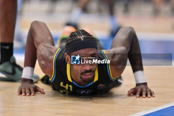 2024-10-19 - Tariq Owens of Vanoli Basket Cremona during the match between Napolibasket and Pallacanestro Trieste - NAPOLIBASKET VS VANOLI BASKET CREMONA - ITALIAN SERIE A - BASKETBALL