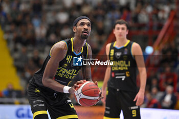 2024-10-19 - Tariq Owens of Vanoli Basket Cremona at free throw during the match between Napolibasket and Vanoli Basket Cremona - NAPOLIBASKET VS VANOLI BASKET CREMONA - ITALIAN SERIE A - BASKETBALL