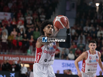 2024-10-19 - 05 Justin Gray Openjobmetis Varese during the LBA Italy Championship match between Openjobmetis Varese vs Trapani Shark, in Varese, Italy, on October 19, 2024 - OPENJOBMETIS VARESE VS TRAPANI SHARK - ITALIAN SERIE A - BASKETBALL