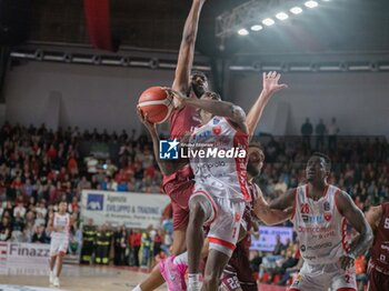 2024-10-19 - 01 Jordan Harris Openjobmetis Varese during the LBA Italy Championship match between Openjobmetis Varese vs Trapani Shark, in Varese, Italy, on October 19, 2024 - OPENJOBMETIS VARESE VS TRAPANI SHARK - ITALIAN SERIE A - BASKETBALL