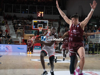 2024-10-19 - 44 Gabe Brown Openjobmetis Varese and 07 Amar Alibegovic Trapani Shark during the LBA Italy Championship match between Openjobmetis Varese vs Trapani Shark, in Varese, Italy, on October 19, 2024 - OPENJOBMETIS VARESE VS TRAPANI SHARK - ITALIAN SERIE A - BASKETBALL