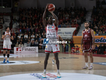 2024-10-19 - 01 Jordan Harris Openjobmetis Varese during the LBA Italy Championship match between Openjobmetis Varese vs Trapani Shark, in Varese, Italy, on October 19, 2024 - OPENJOBMETIS VARESE VS TRAPANI SHARK - ITALIAN SERIE A - BASKETBALL