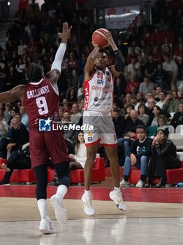 2024-10-19 - 50 Jaylen Hands Openjobmetis Varese during the LBA Italy Championship match between Openjobmetis Varese vs Trapani Shark, in Varese, Italy, on October 19, 2024 - OPENJOBMETIS VARESE VS TRAPANI SHARK - ITALIAN SERIE A - BASKETBALL