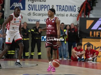 2024-10-19 - 01 JD Notae Trapani Shark during the LBA Italy Championship match between Openjobmetis Varese vs Trapani Shark, in Varese, Italy, on October 19, 2024 - OPENJOBMETIS VARESE VS TRAPANI SHARK - ITALIAN SERIE A - BASKETBALL