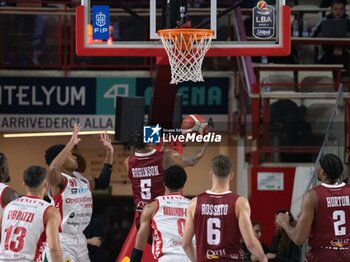 2024-10-19 - 06 Riccardo Rossato Trapani Shark during the LBA Italy Championship match between Openjobmetis Varese vs Trapani Shark, in Varese, Italy, on October 19, 2024 - OPENJOBMETIS VARESE VS TRAPANI SHARK - ITALIAN SERIE A - BASKETBALL