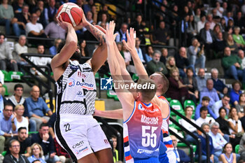 2024-10-20 - Actions of the game and players' images during the match between Nutribullet Treviso and Dolomiti Energia Trentino match at Palaverde - October 20, 2024, during the ITALIAN SERIE A Championship 2024/2025 - NUTRIBULLET TREVISO BASKET VS DOLOMITI ENERGIA TRENTINO - ITALIAN SERIE A - BASKETBALL