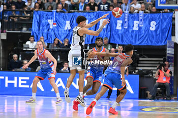 2024-10-20 - Actions of the game and players' images during the match between Nutribullet Treviso and Dolomiti Energia Trentino match at Palaverde - October 20, 2024, during the ITALIAN SERIE A Championship 2024/2025 - NUTRIBULLET TREVISO BASKET VS DOLOMITI ENERGIA TRENTINO - ITALIAN SERIE A - BASKETBALL