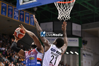 2024-10-20 - Actions of the game and players' images during the match between Nutribullet Treviso and Dolomiti Energia Trentino match at Palaverde - October 20, 2024, during the ITALIAN SERIE A Championship 2024/2025 - NUTRIBULLET TREVISO BASKET VS DOLOMITI ENERGIA TRENTINO - ITALIAN SERIE A - BASKETBALL